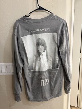 Taylor Swift Gray Long-Sleeve Kids Graphic Tee with Portrait